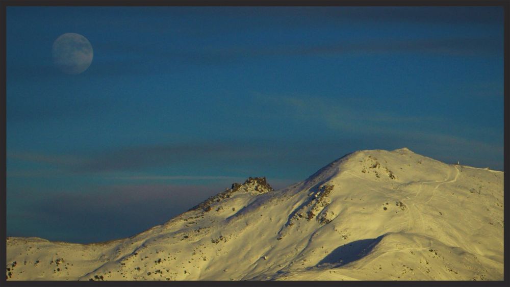 Mond Aufgang im Wallis , Haut Nenas