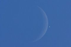 Mond bedeckt Venus