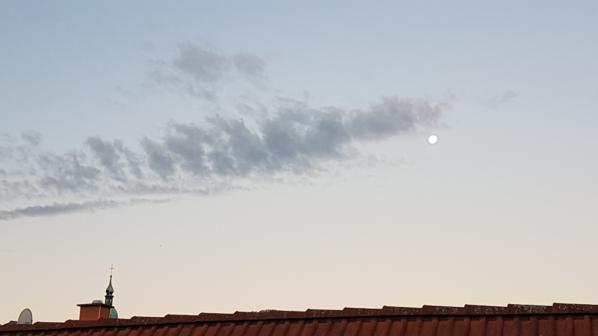 Mond bei Morgendämmerung