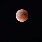 Mond beim Austritt aus dem Erdschatten