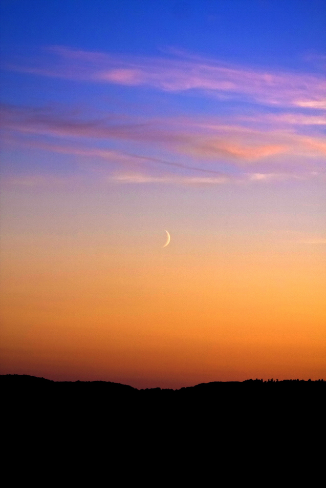 Mond beim Sonnenuntergang