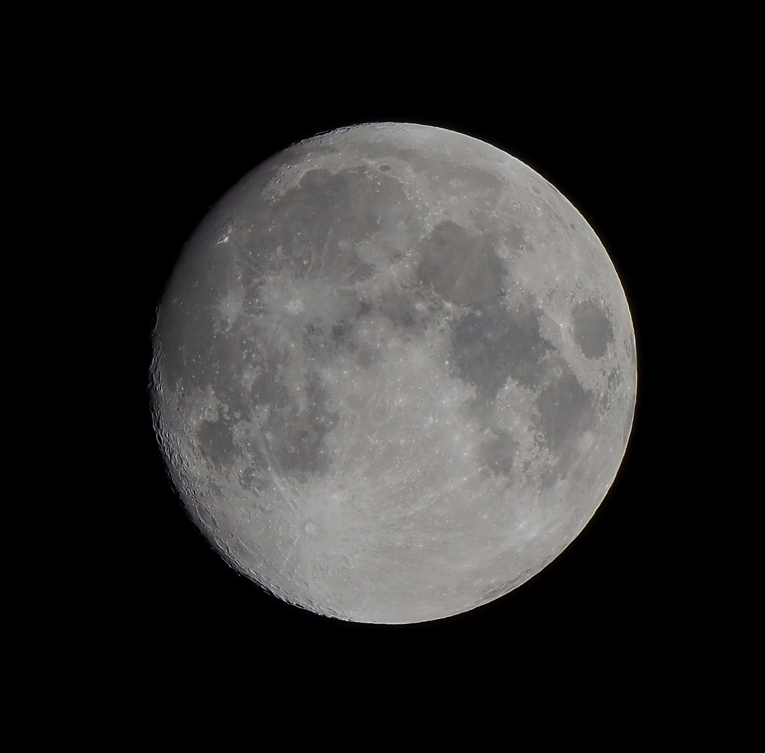 Mond durch das Teleobjektiv