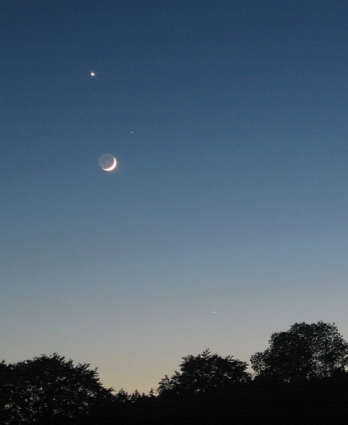 Mond (Earthshine) mit Venus und Mars