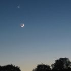 Mond (Earthshine) mit Venus und Mars