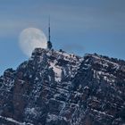 Mond geht hinter dem Niederhorn auf....