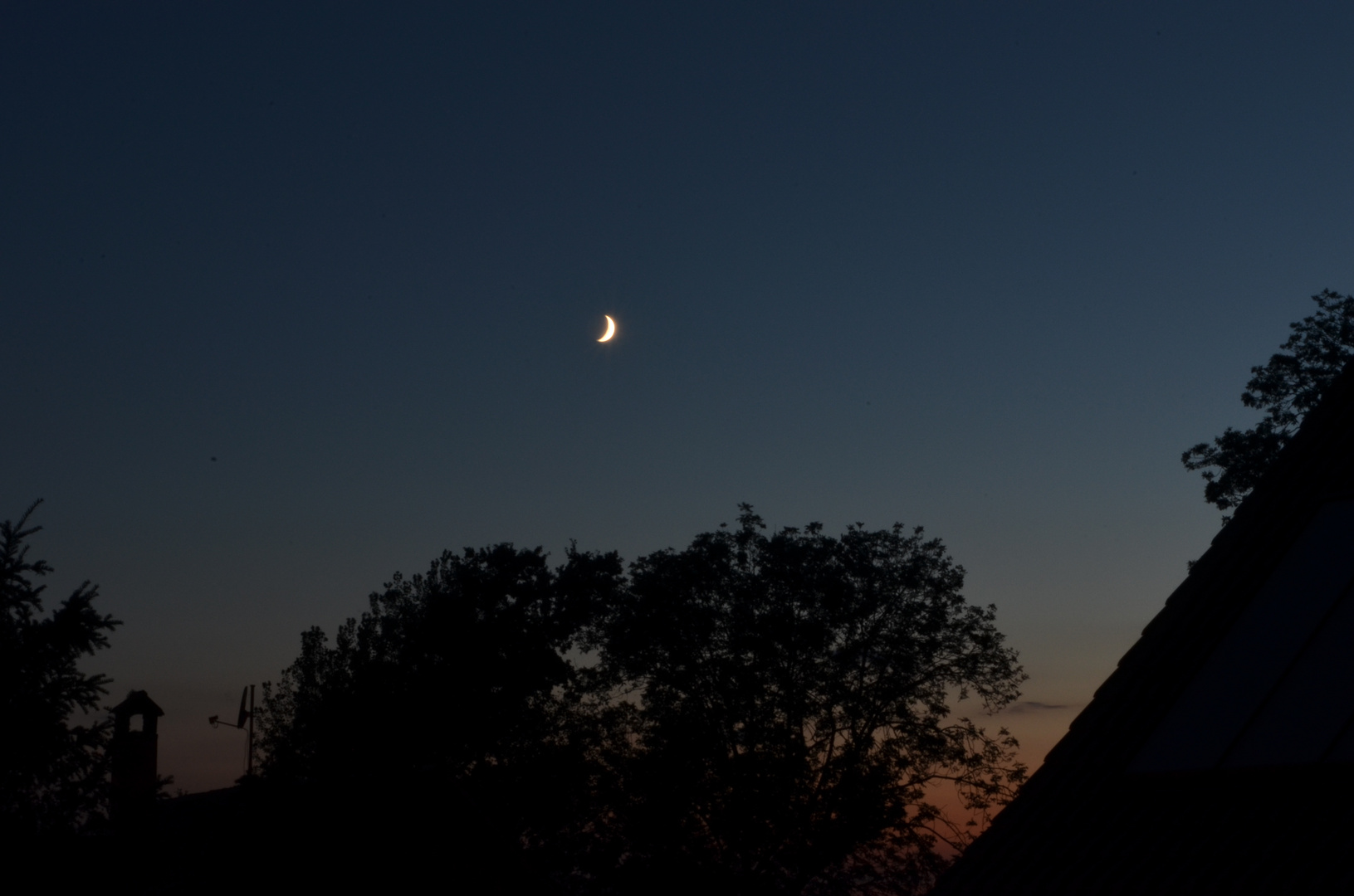 Mond im Abendlicht