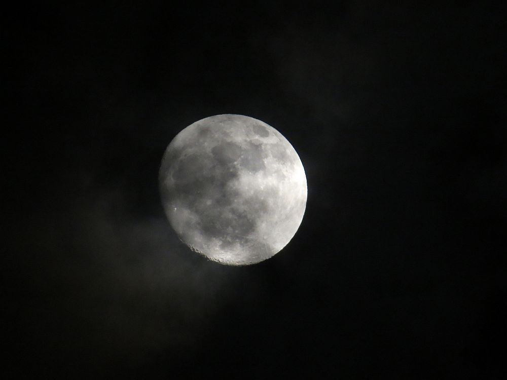 Mond im Dunst der Nacht