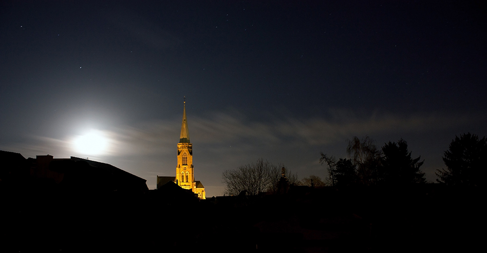 Mond im frühen Winter