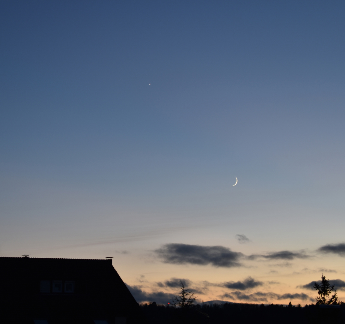 Mond im Sonnenuntergang