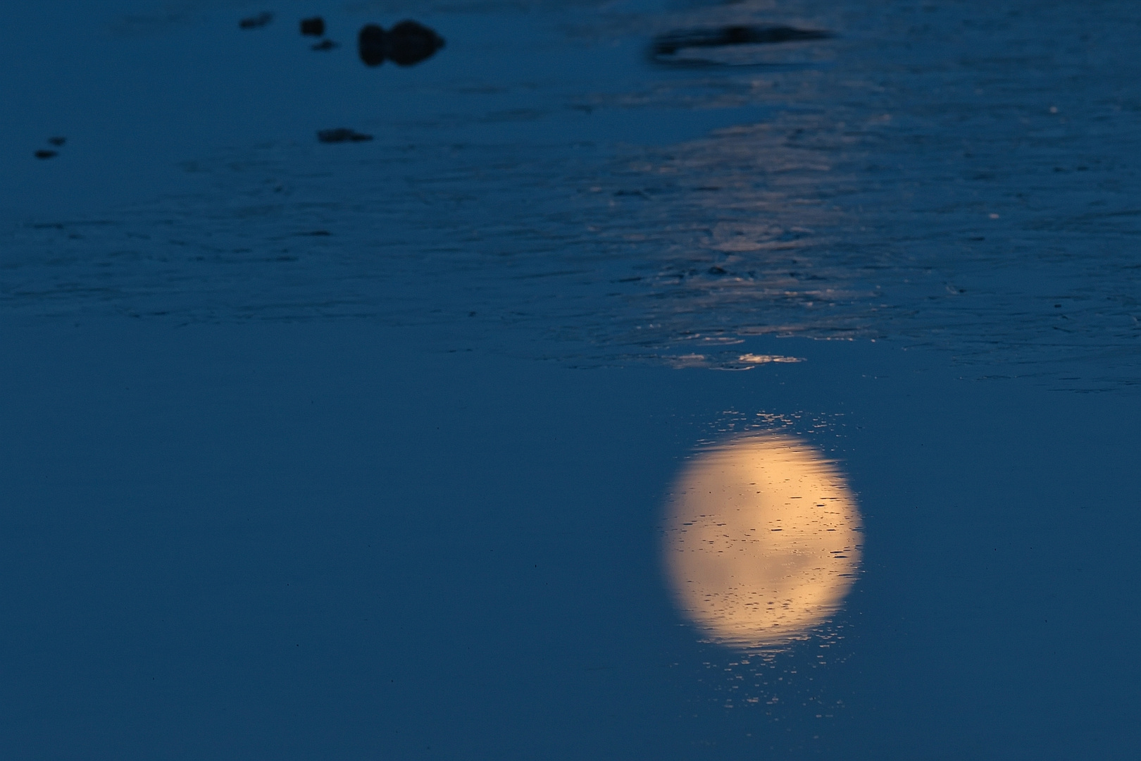 Mond im Wasser