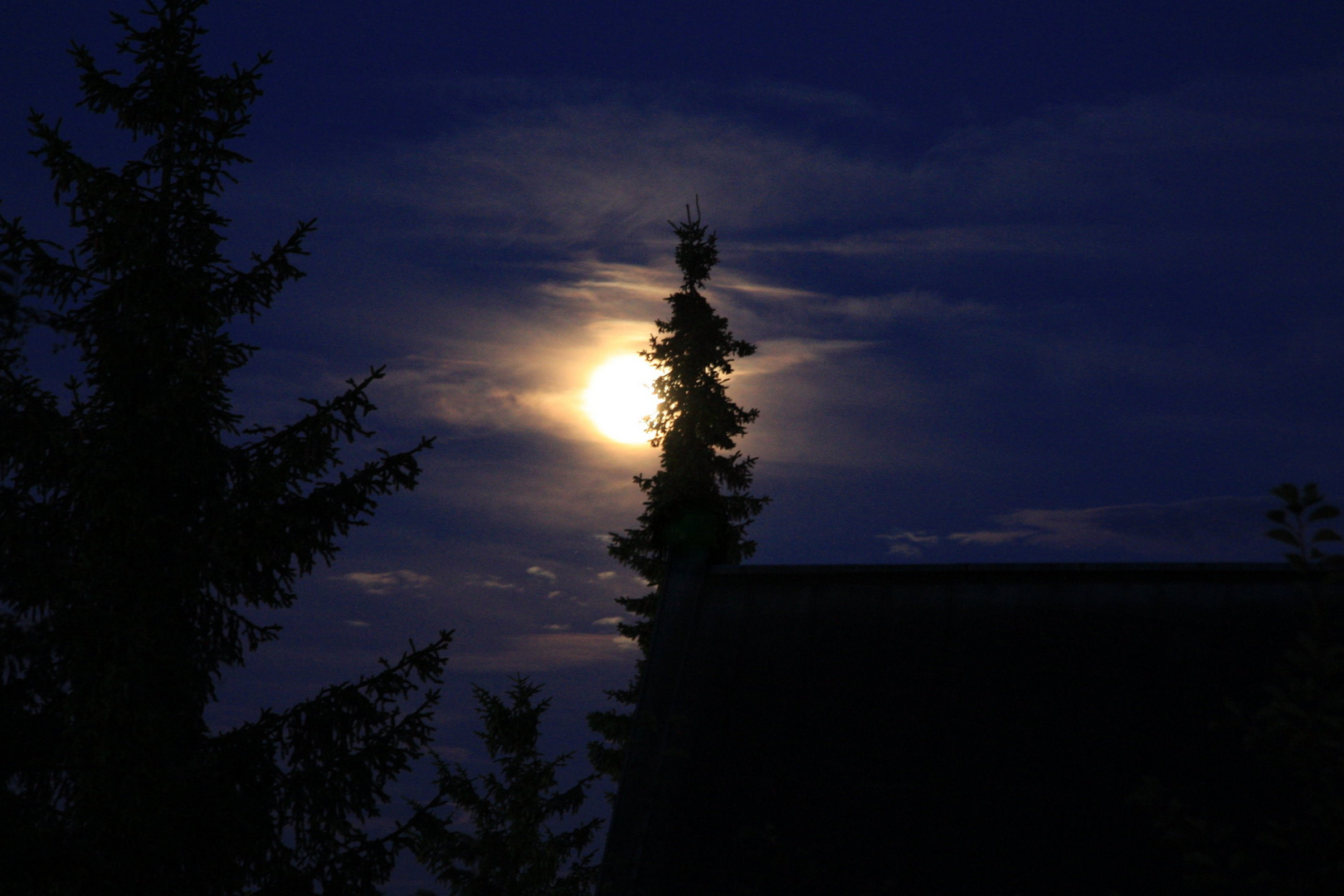 Mond in den Wolken