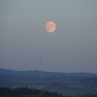 Mond in der Abenddämmerung