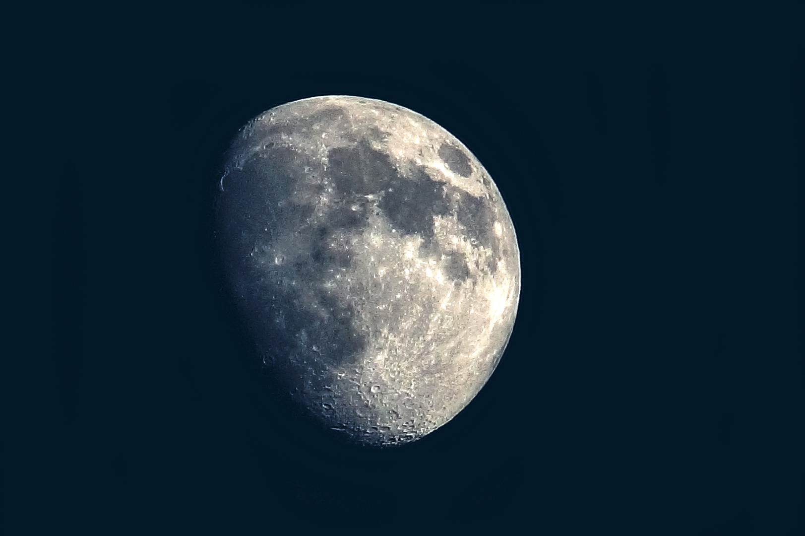 Mond in der Abenddämmerung