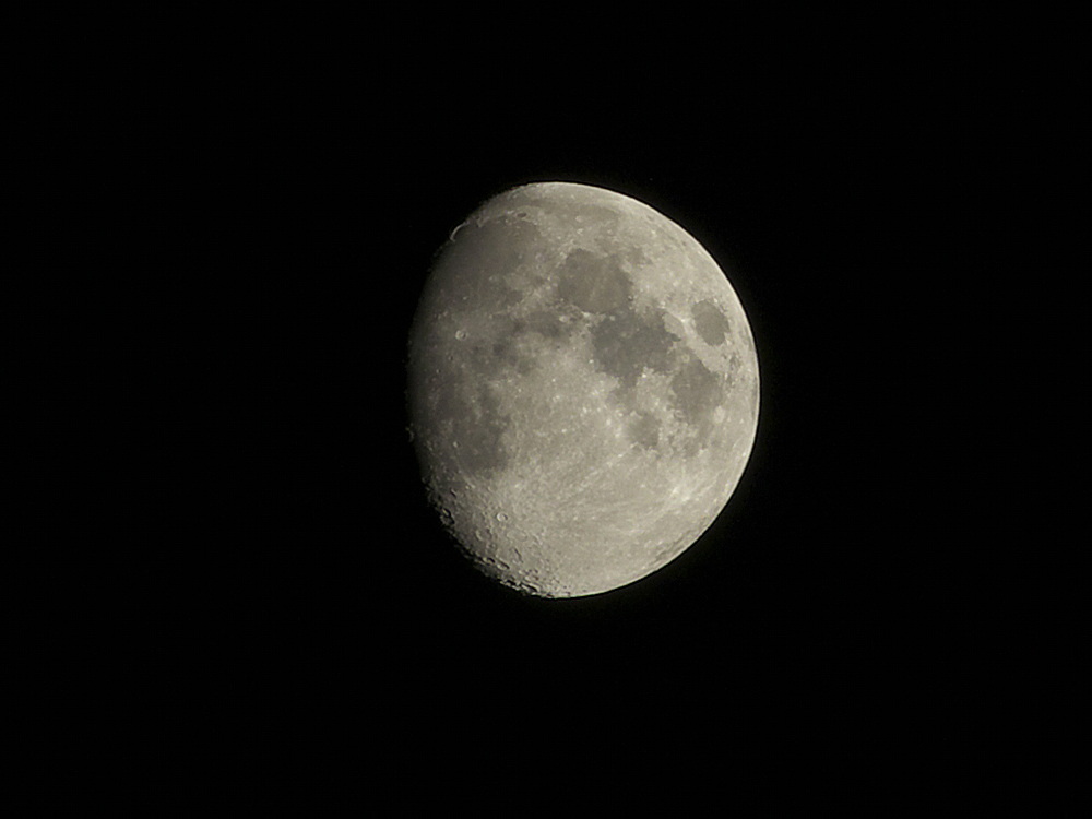 Mond in der Dreiviertelphase 3:4