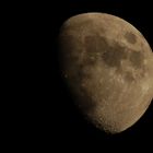 Mond, in die Tonne getreten