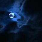 Mond in Wolken