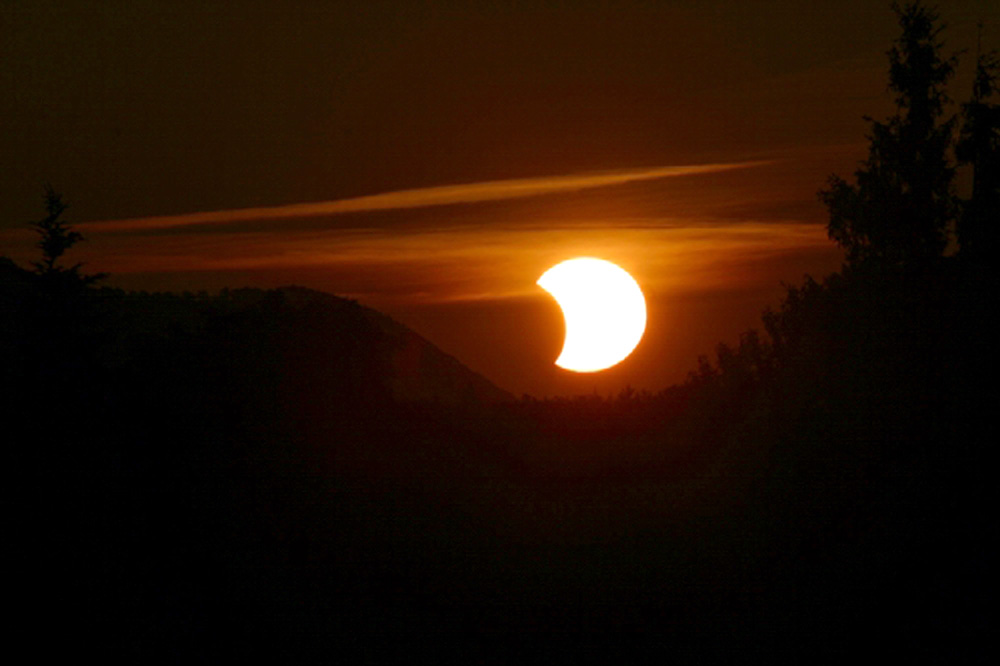 Mond küsst Sonne