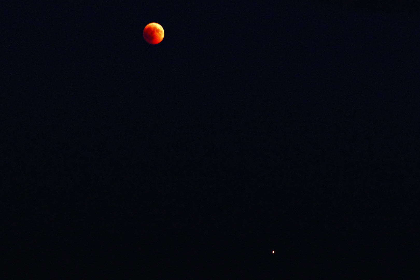 Mond & Mars (roter Punkt unten lrechts)