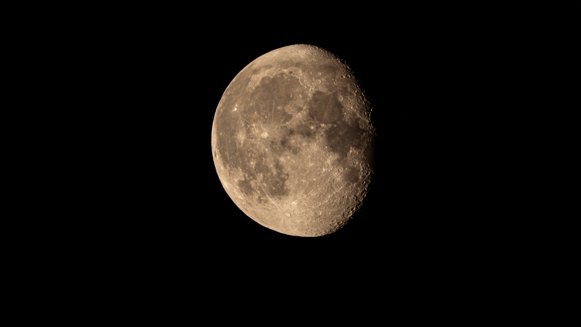 Mond mit 600mm Tele abgelichtet