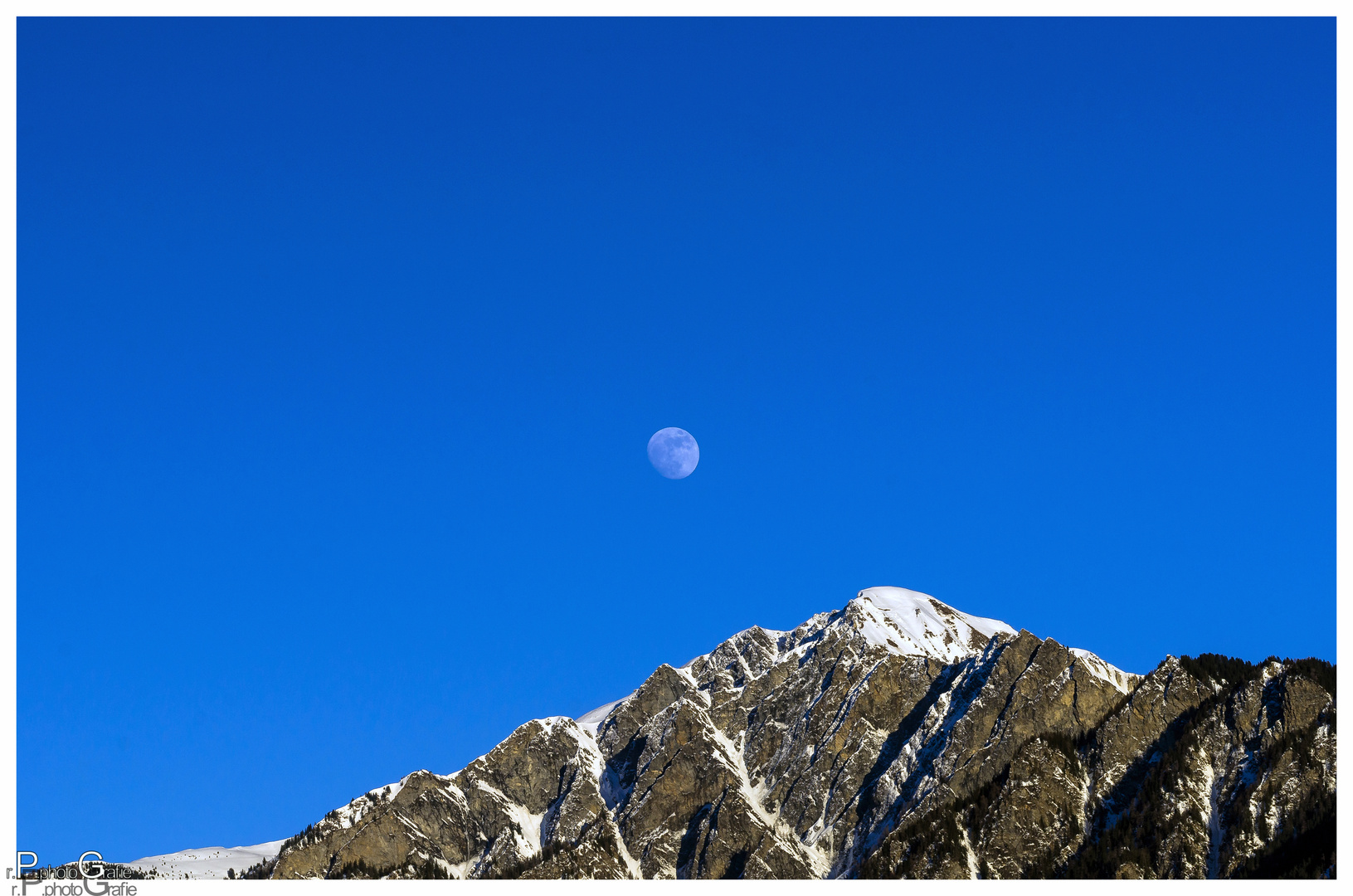 Mond mit Berg