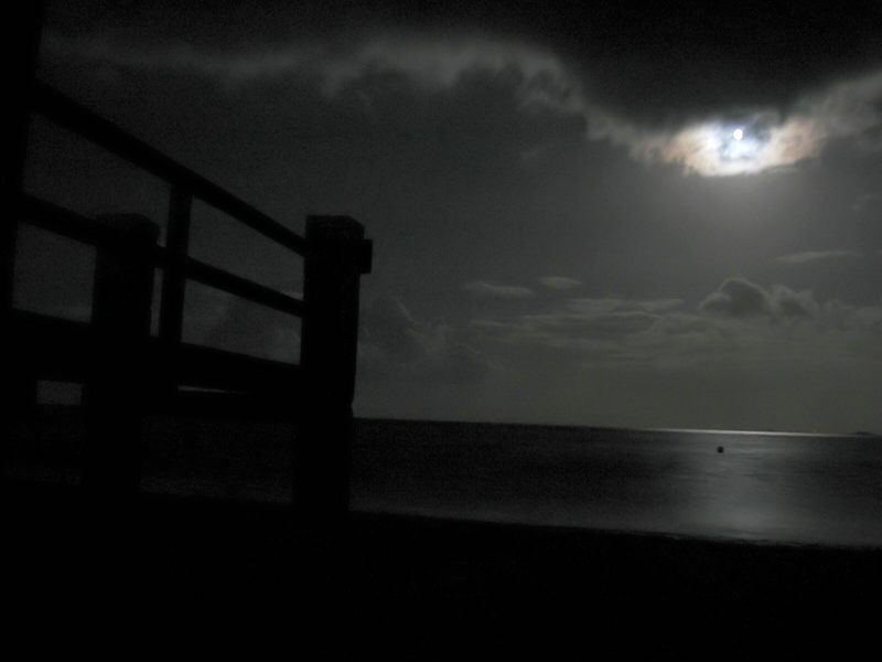 ...mond mit brücke...