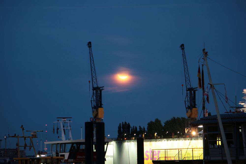 Mond mit einmaligen Staub