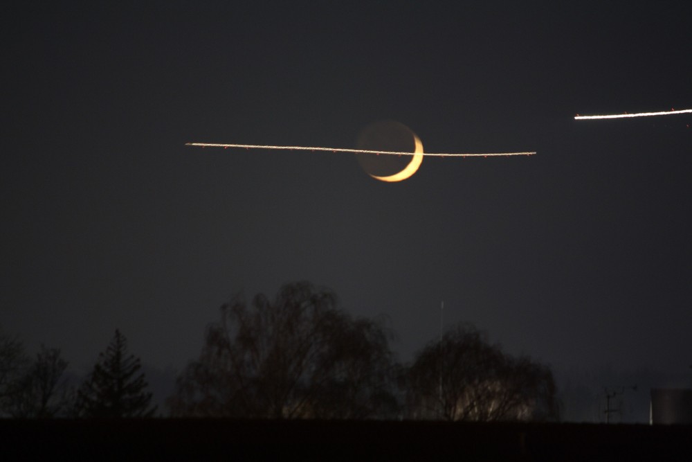 Mond mit Flugzeugen