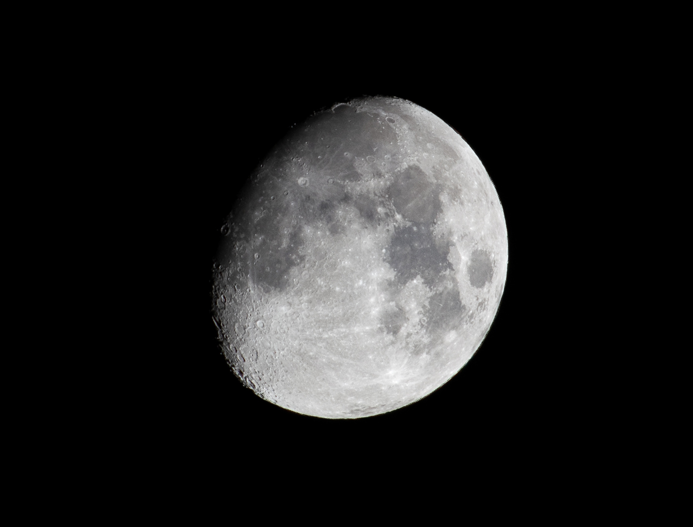 Mond mit "goldenem" Henkel