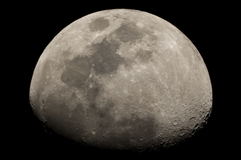 Mond mit "goldenem Henkel" am 16.02.2008 21:10 Uhr