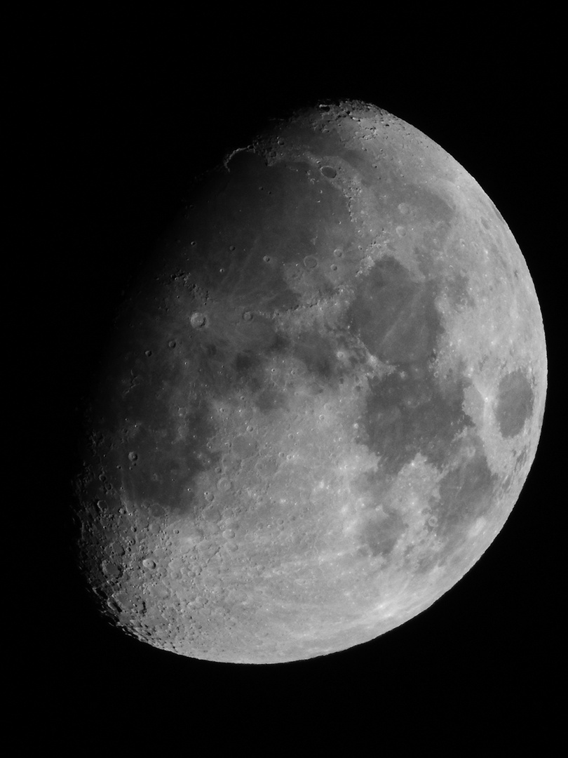 Mond mit goldenem Henkel (Montes Jura)