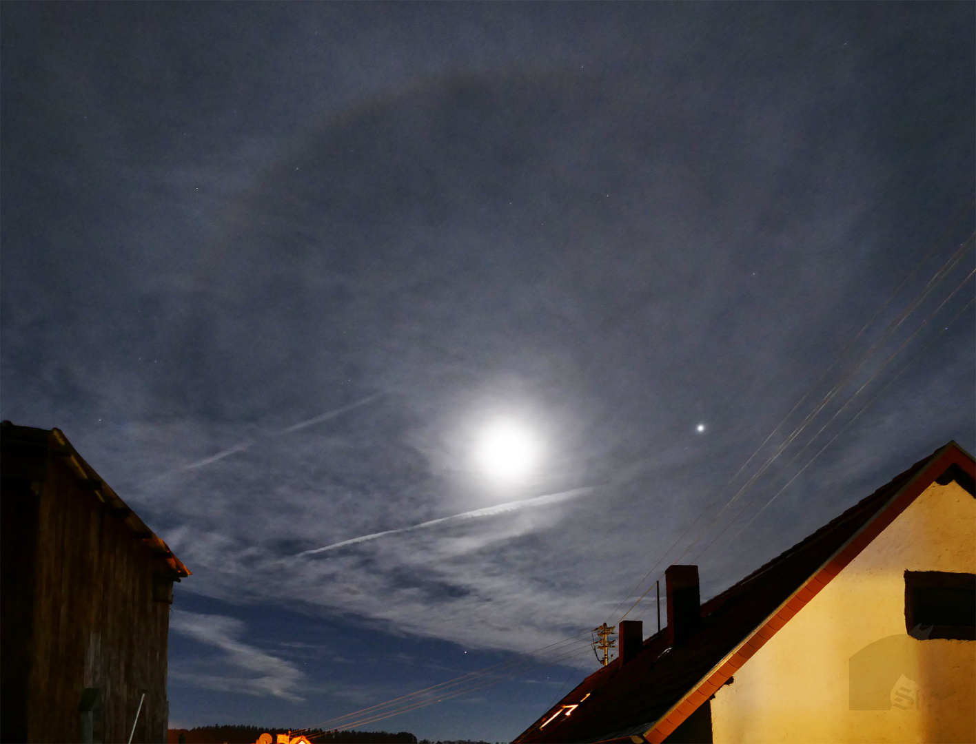 Mond mit Halo