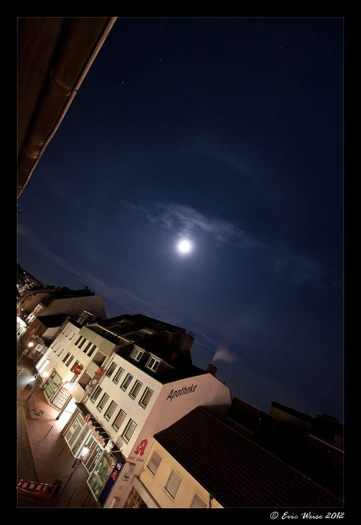 Mond mit Halo