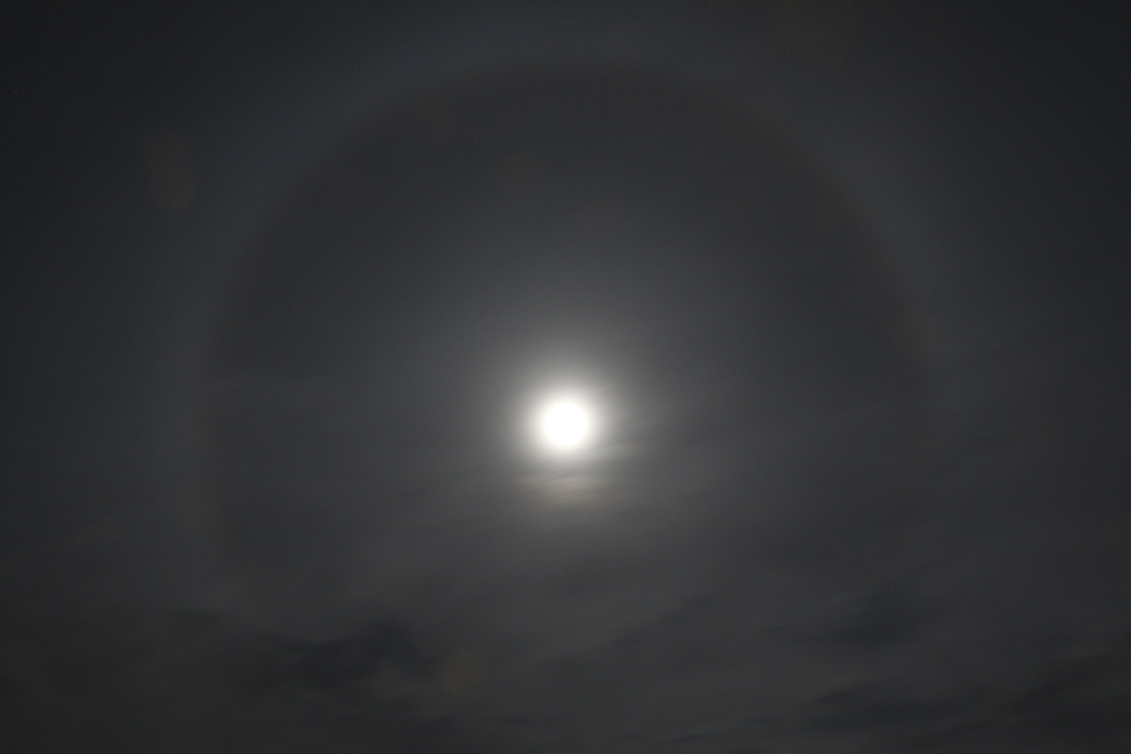 Mond mit Halo