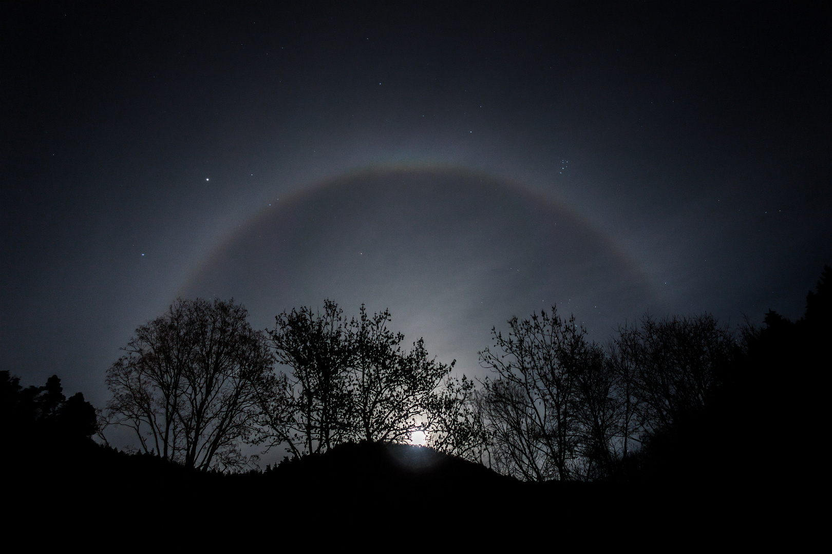 Mond mit Haloeffekt 