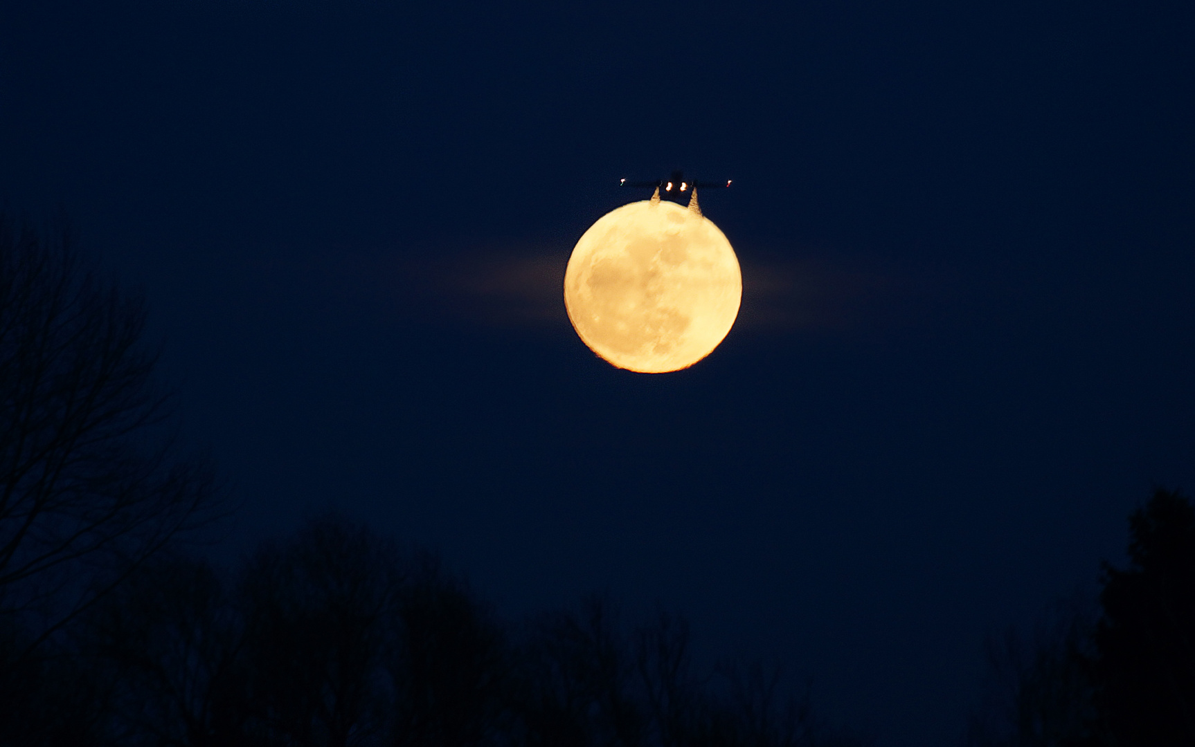 Mond mit Hörnern