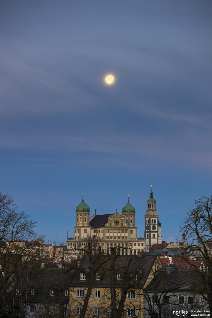 Mond mit Rathaus