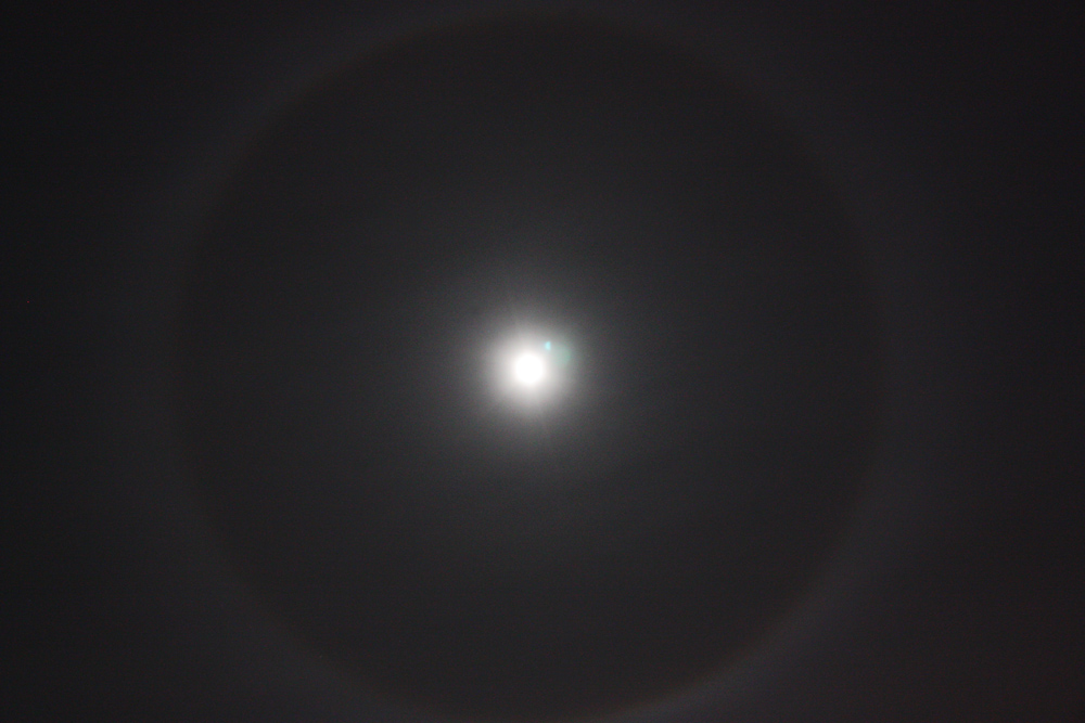 Mond mit Ring