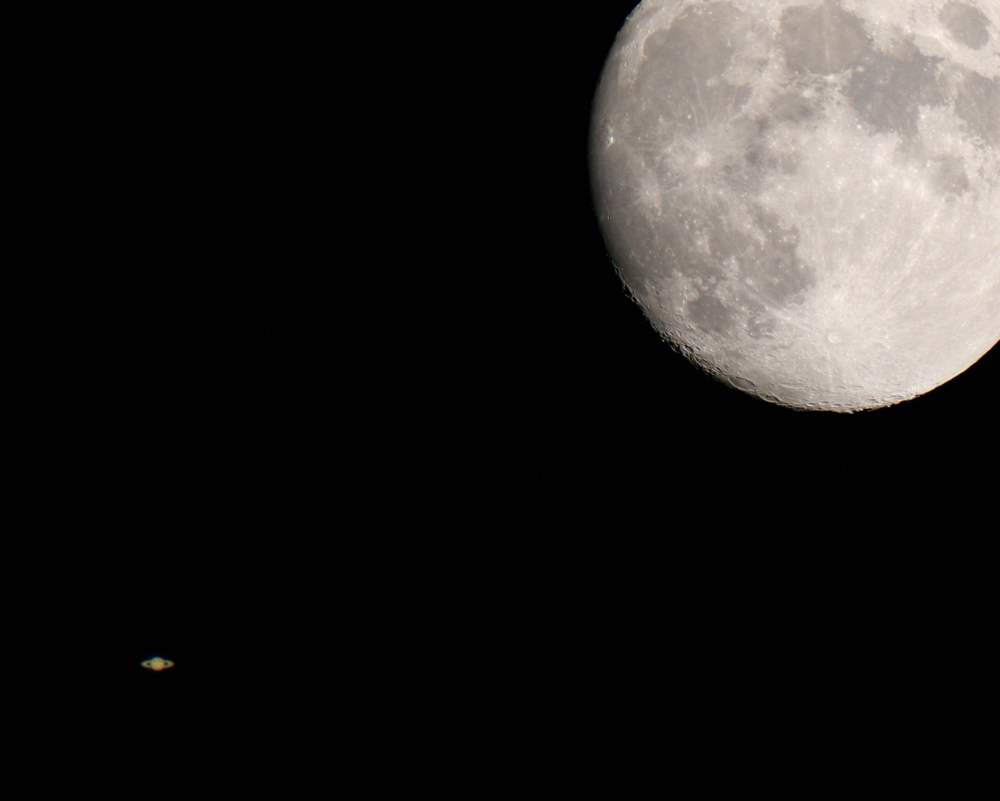 Mond mit Saturn