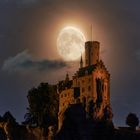 Mond mit Schloss Lichtenstein 