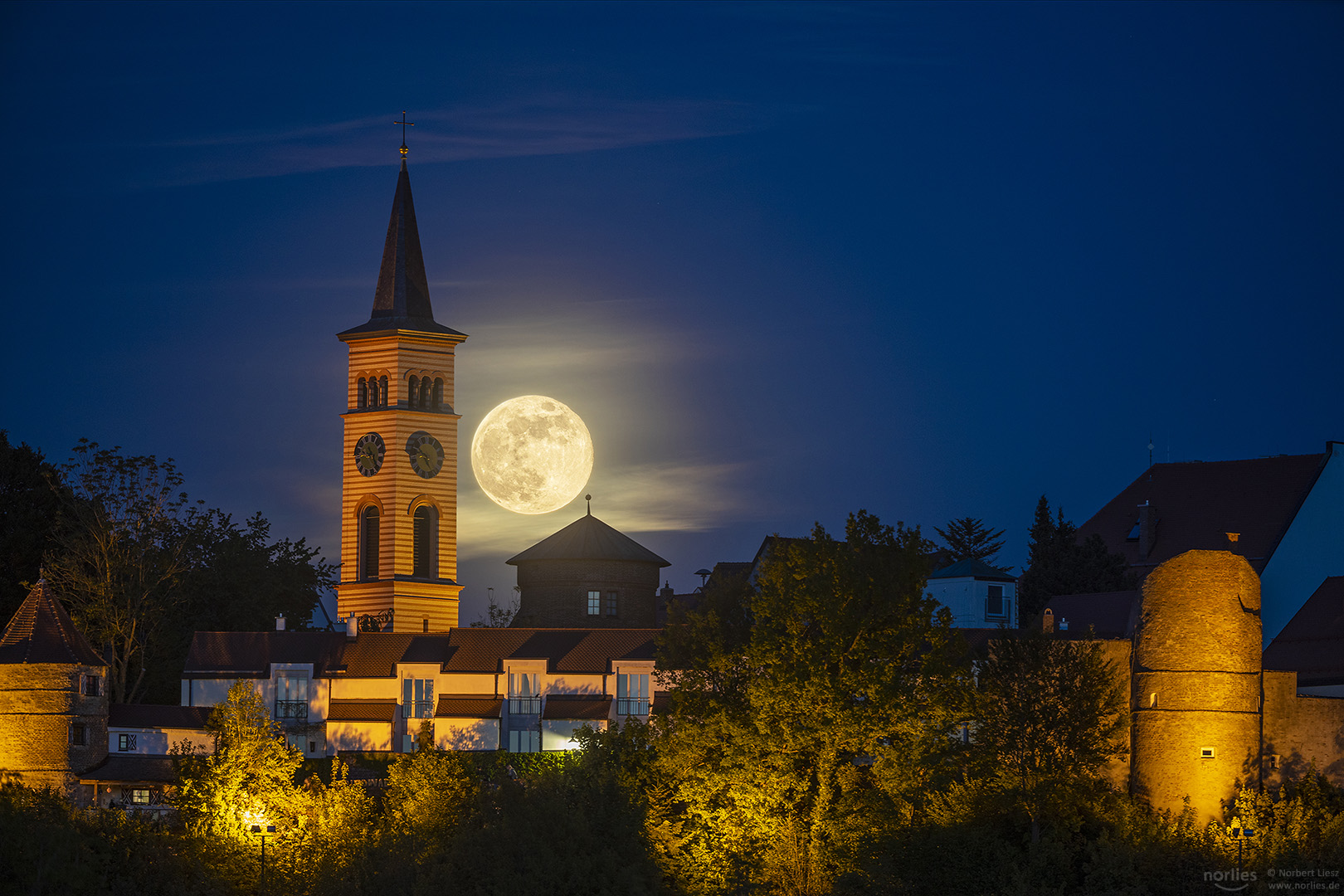 Mond mit St. Jakob