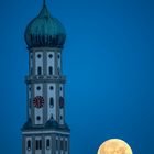 Mond mit Ulrichsbasilika