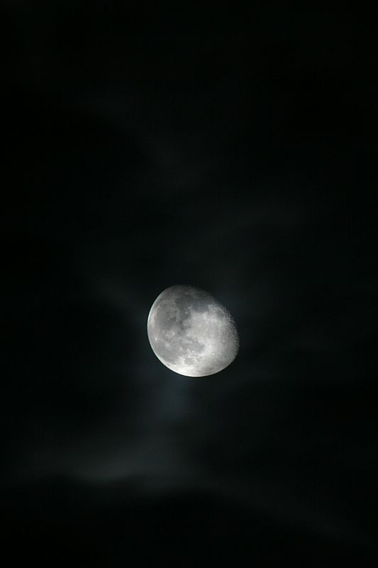 Mond mit Wolken