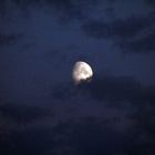 Mond mit Wolken