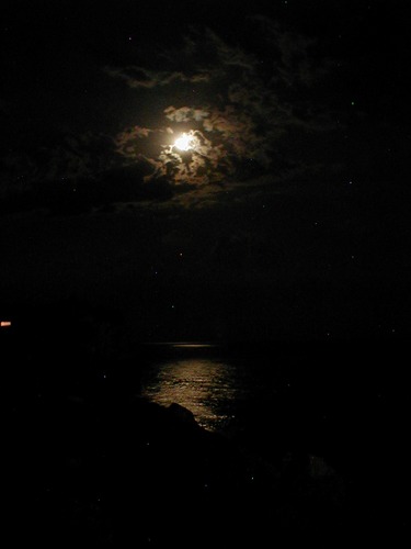 Mond mit Wolken bei Nacht