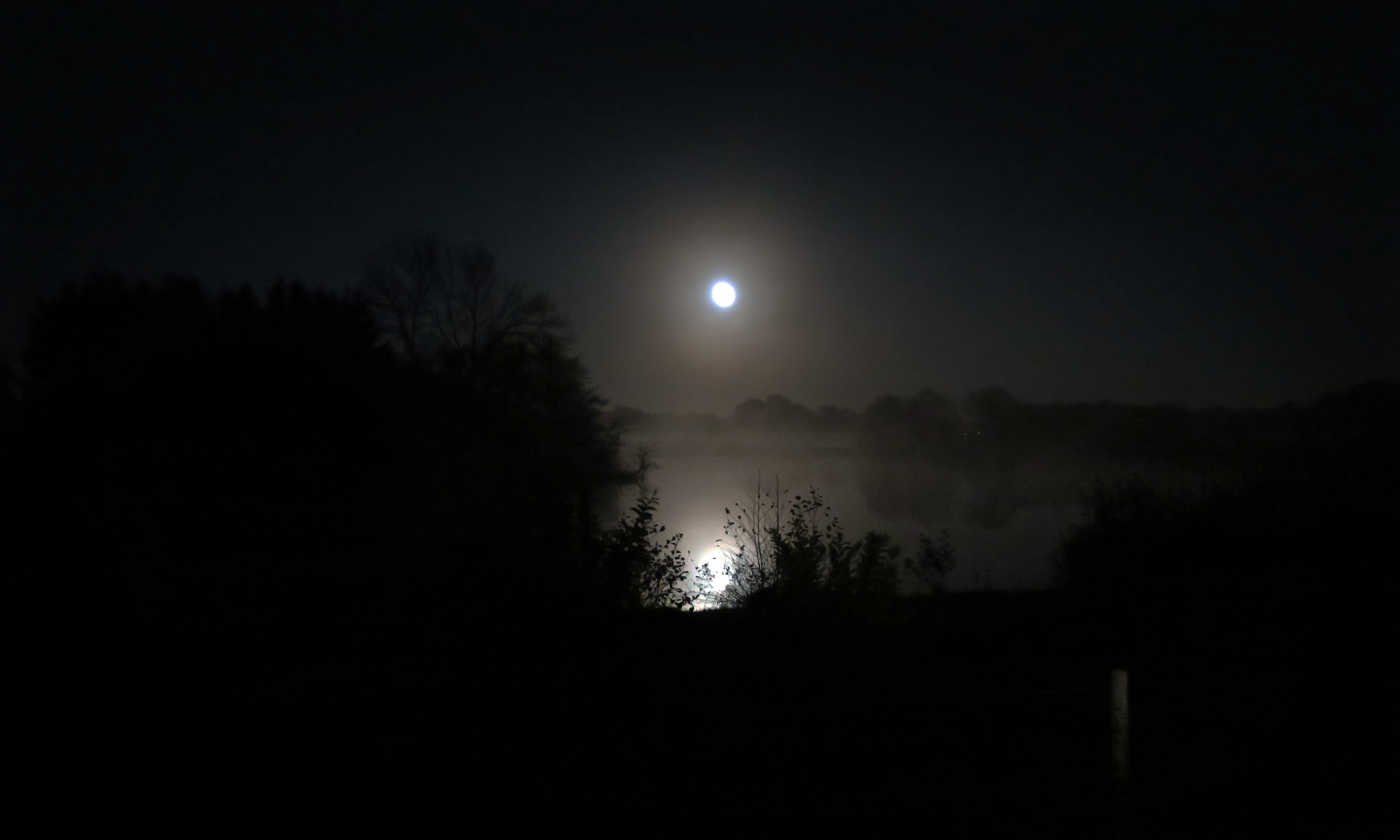 Mond Nebel See