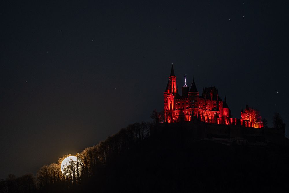 Mond nimmt den Fußweg