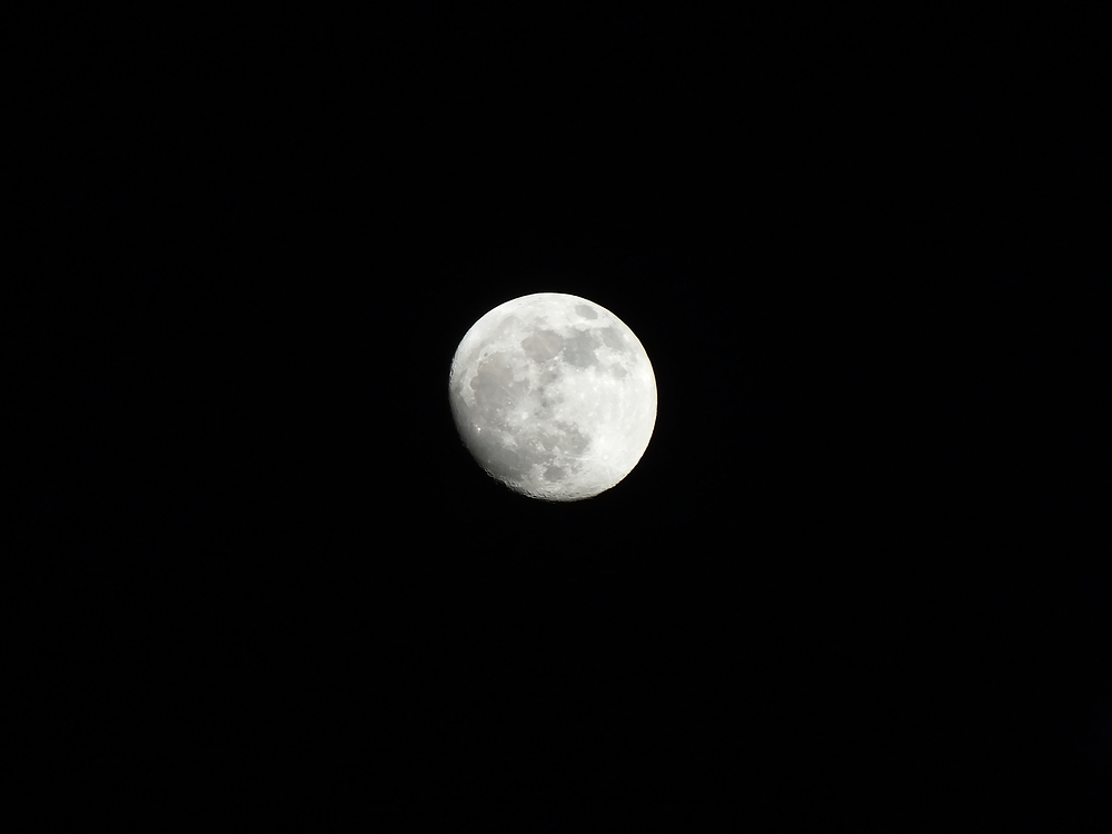 Mond ohne Stativ aber mit abstützen