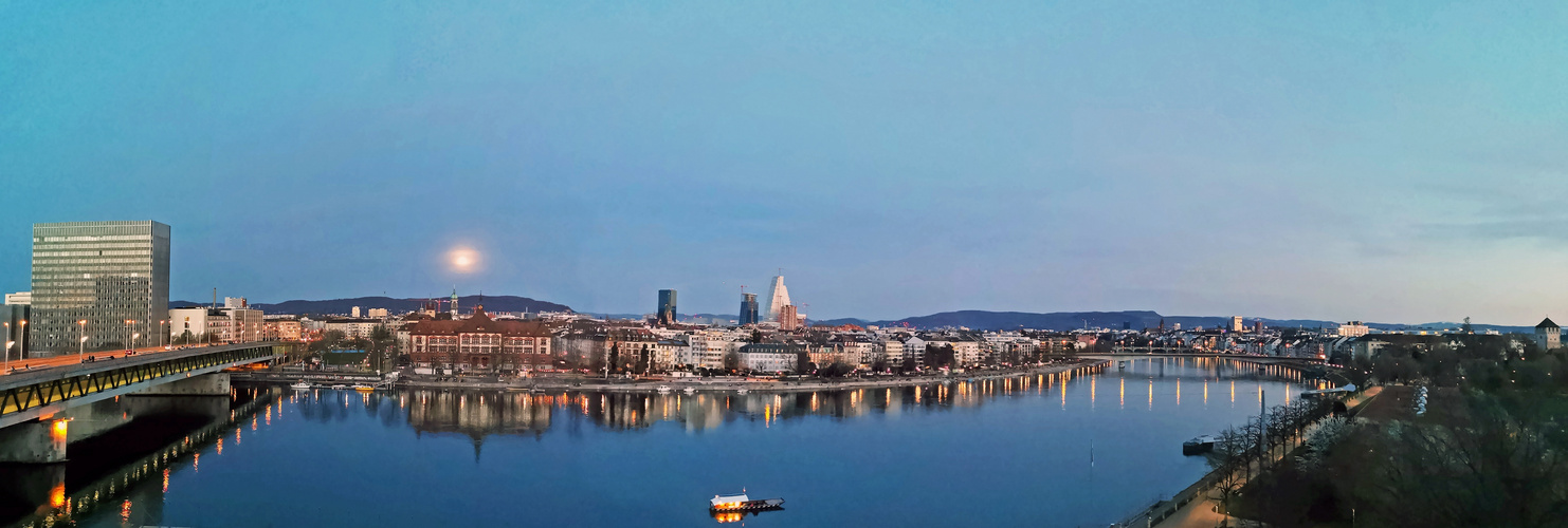 Mond-Rhein-Panorama-Spiegelung