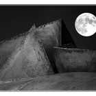 Mond + Stahl"pyramide"