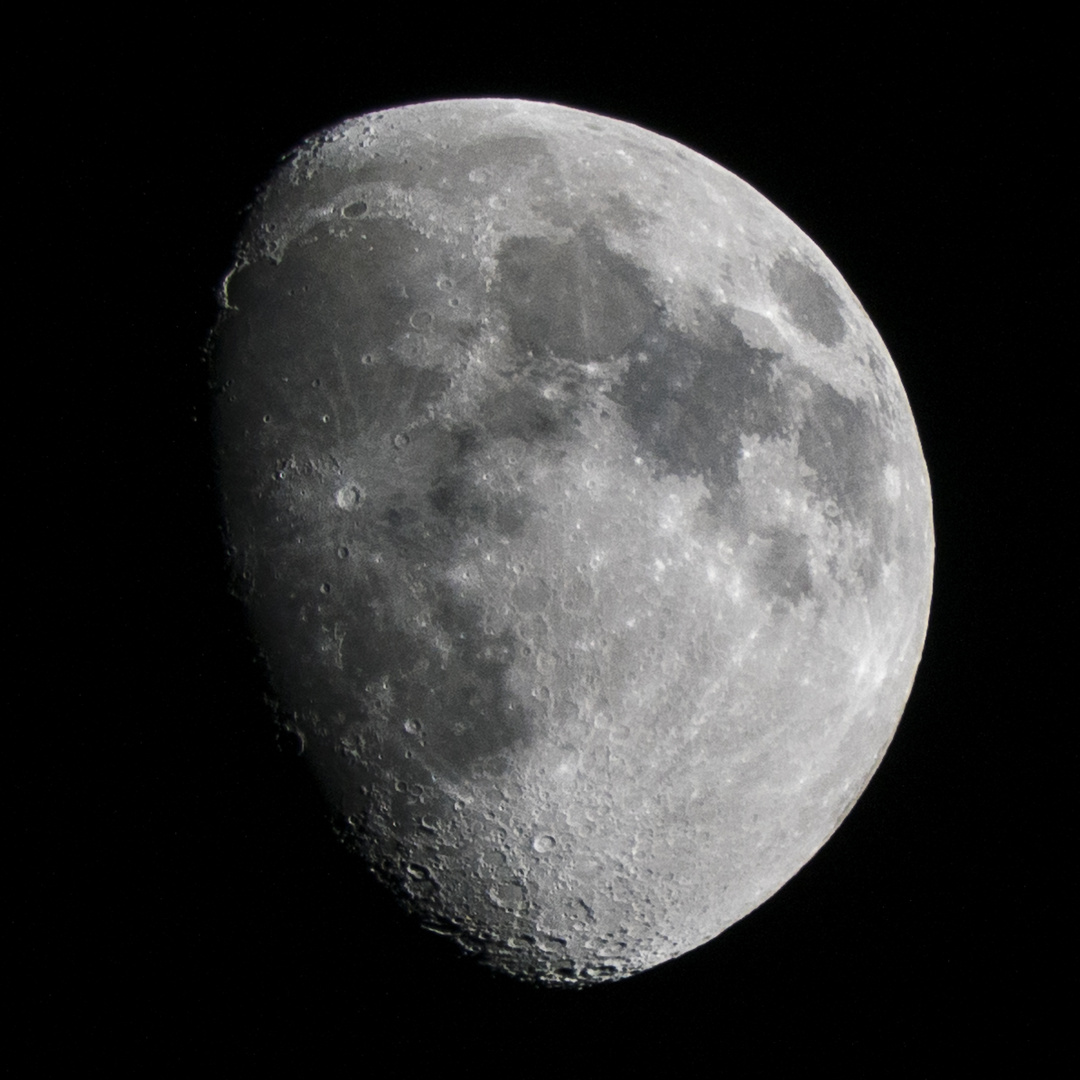 Mond trägt wieder Henkel